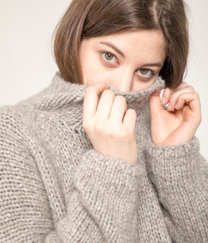 HK OVERSIZED HIGH NECK